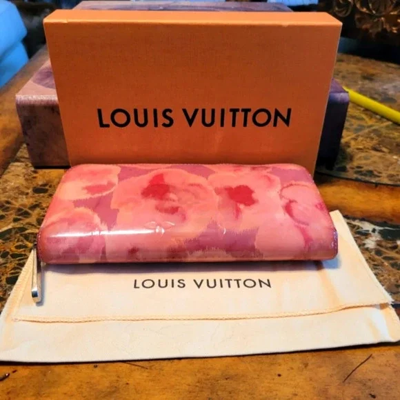 LOUIS VUITTON IKAT PINK VERNIS LONG WALLET - Picture 1 of 8